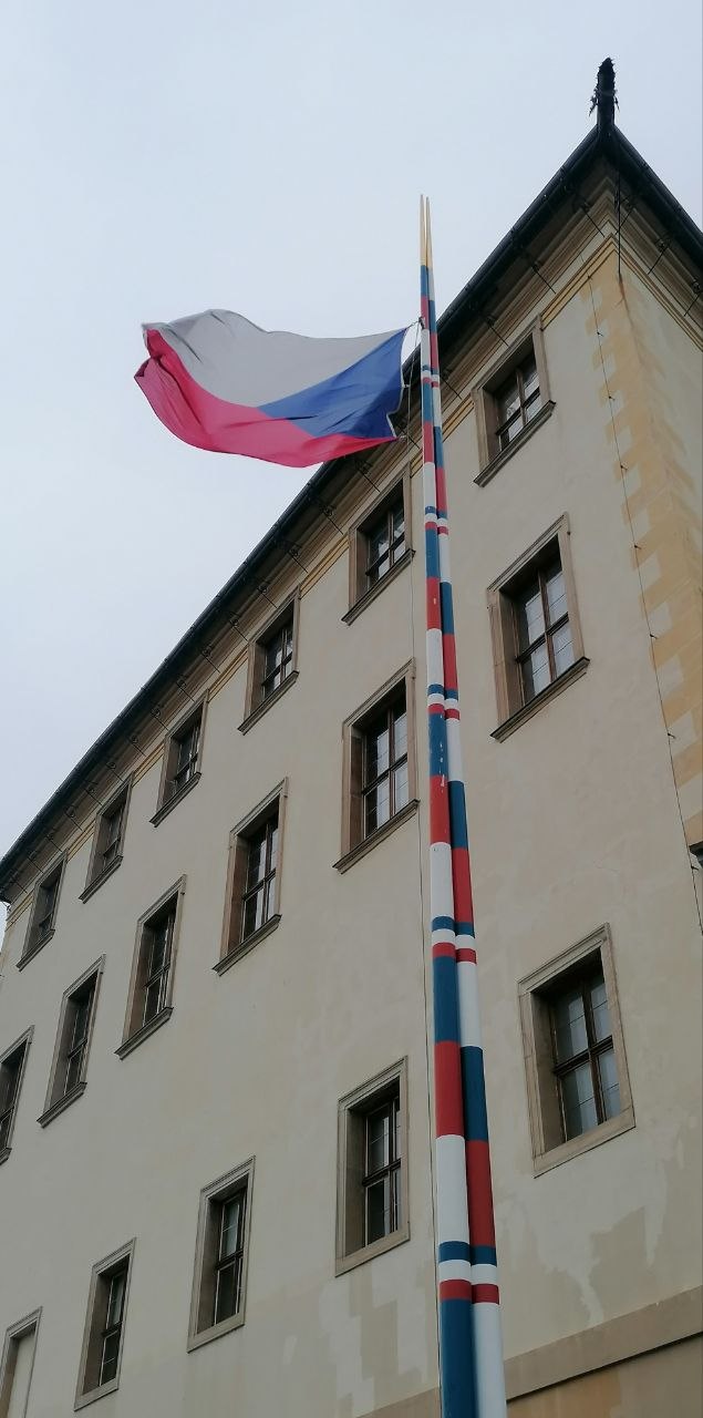 Plečnikov zastavni jambor na Hračanih v Pragi